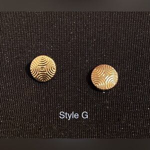 NWOT Round gold stud earrings